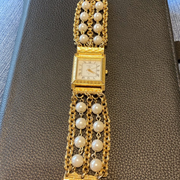 VINTAGE KENNETH J LANE DETACHABLE PEARLS GOLD TONE WATCH - Picture 4 of 5